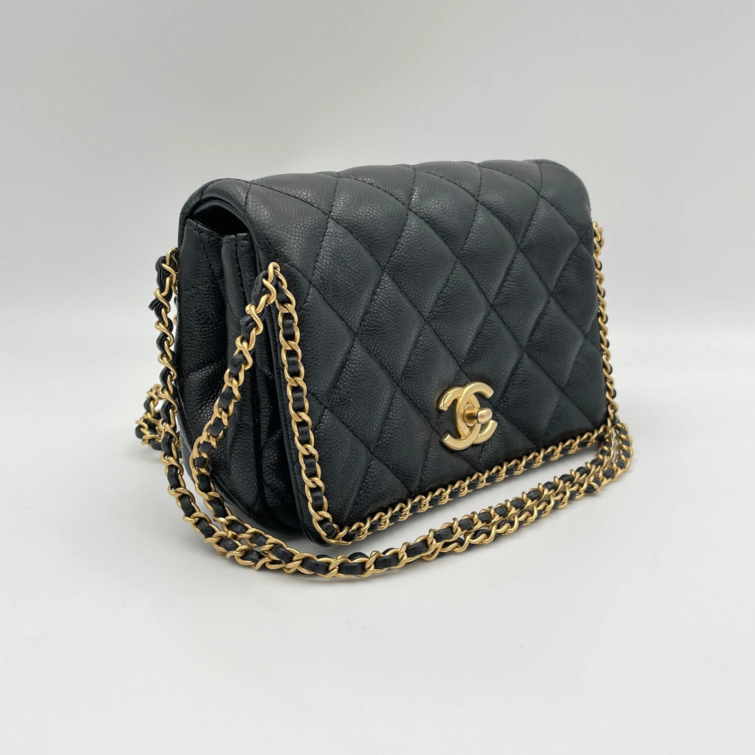 22K Chain Black Shoulder Bag in Caviar Leather, Gold hardware