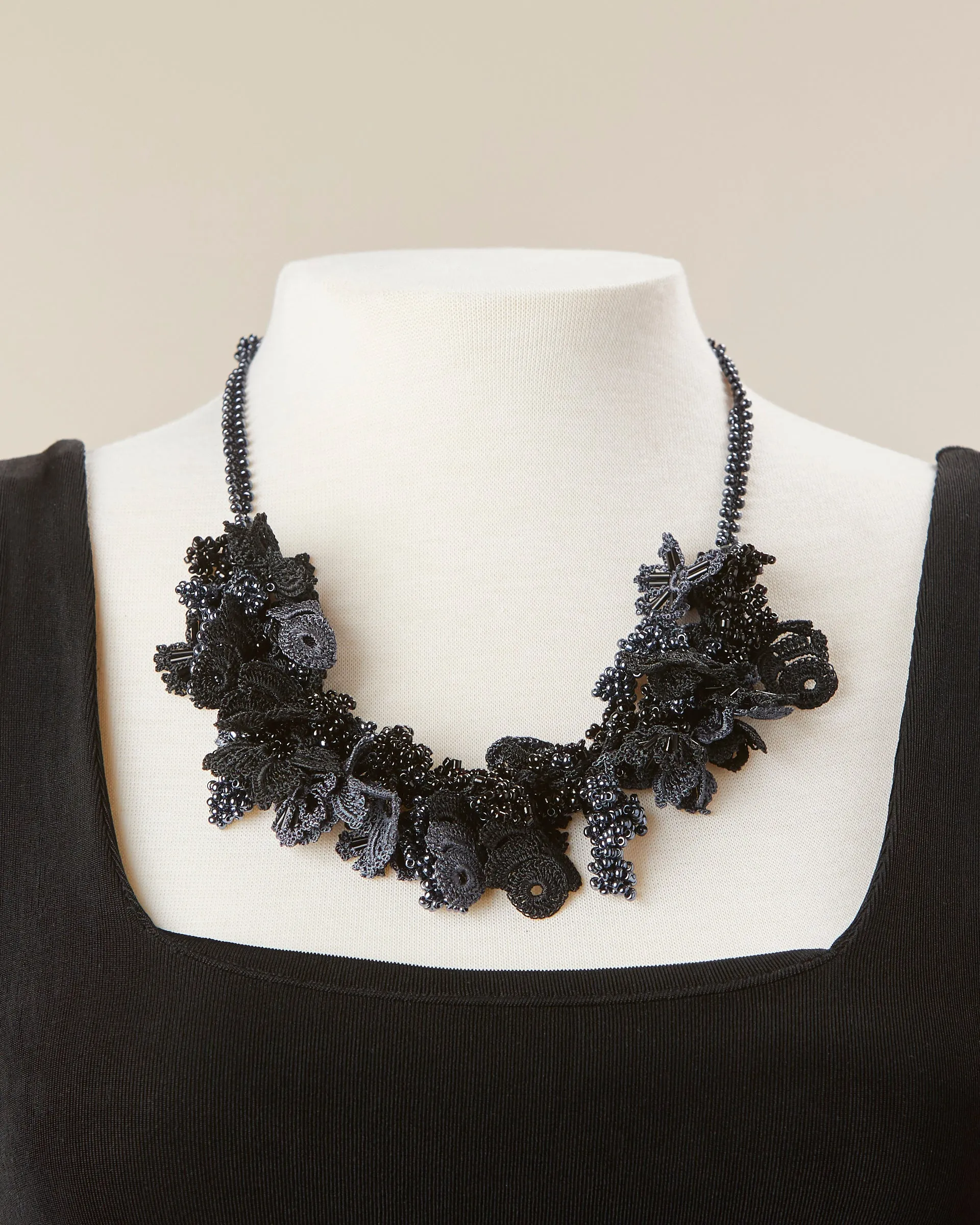 Bouquet Choker - Black