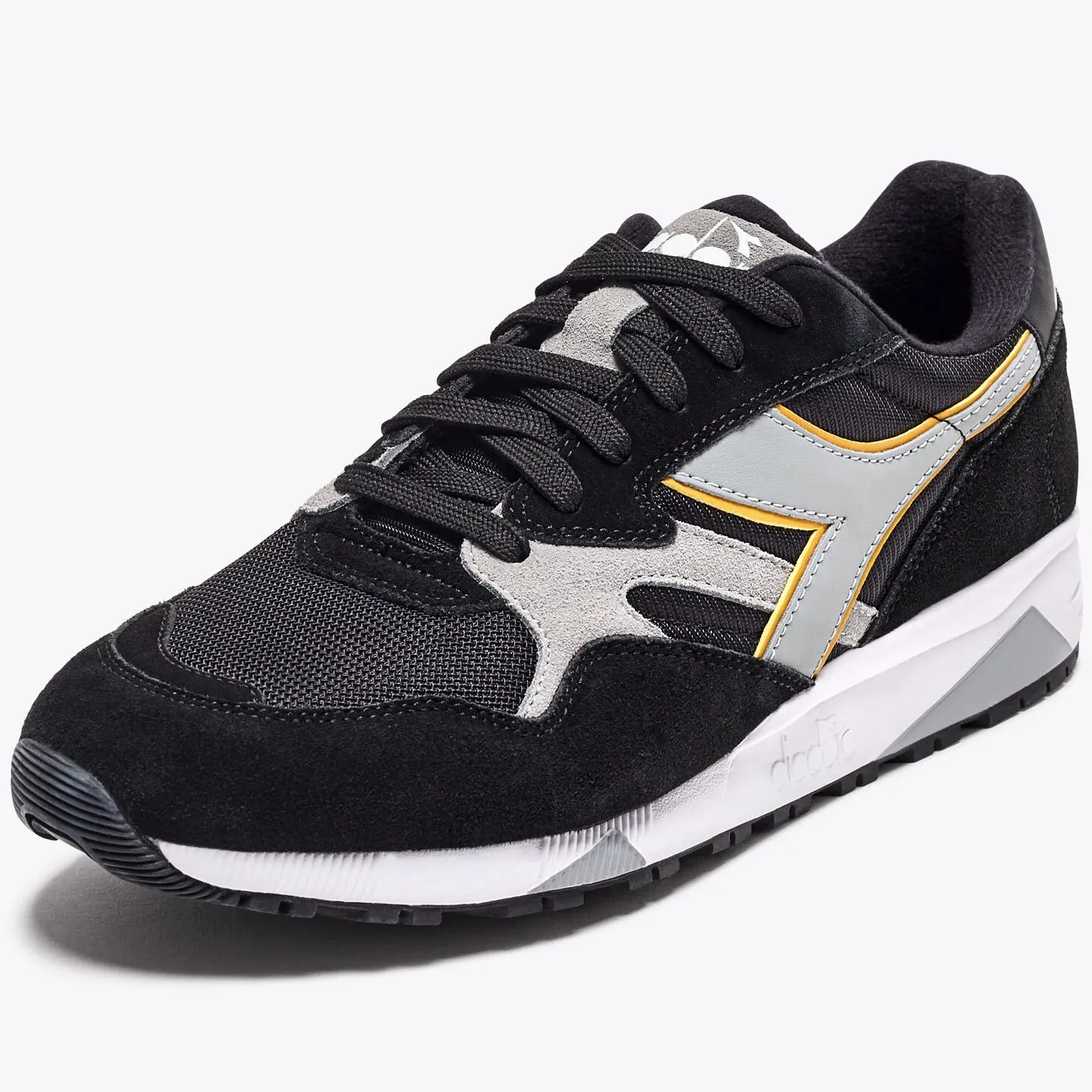 Diadora N902 Trainers Black